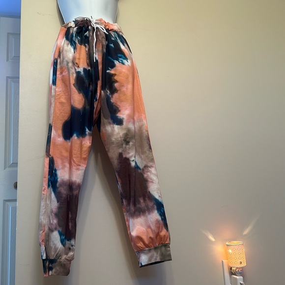 NEVER WORN Tye Dye hooded sweat suit - Picture 2 of 6